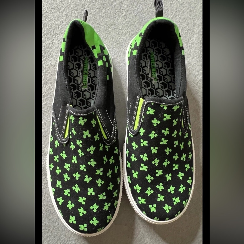 Minecraft Slip-on Shoes Youth Size 5 Boys Green Black Logo Skate Creeper Excell.